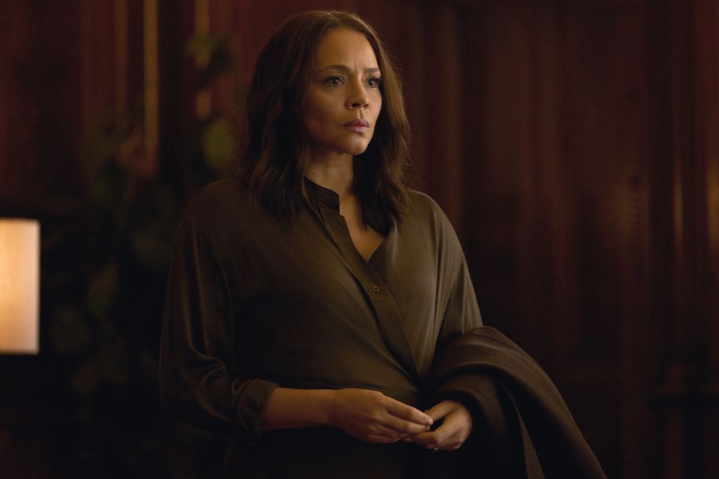 Lorna Gibbons (CARMEN EJOGO)