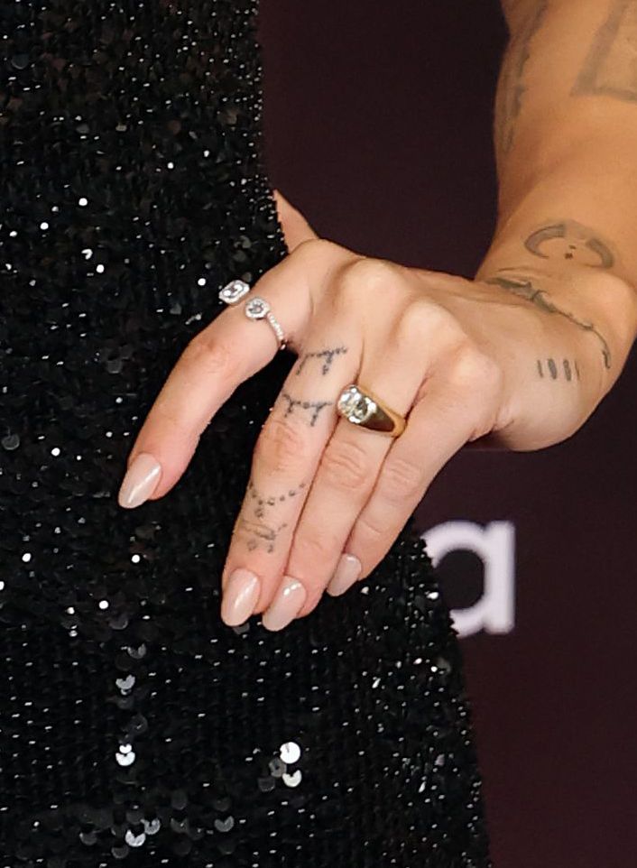 photo of miley cyrus possible engagement ring