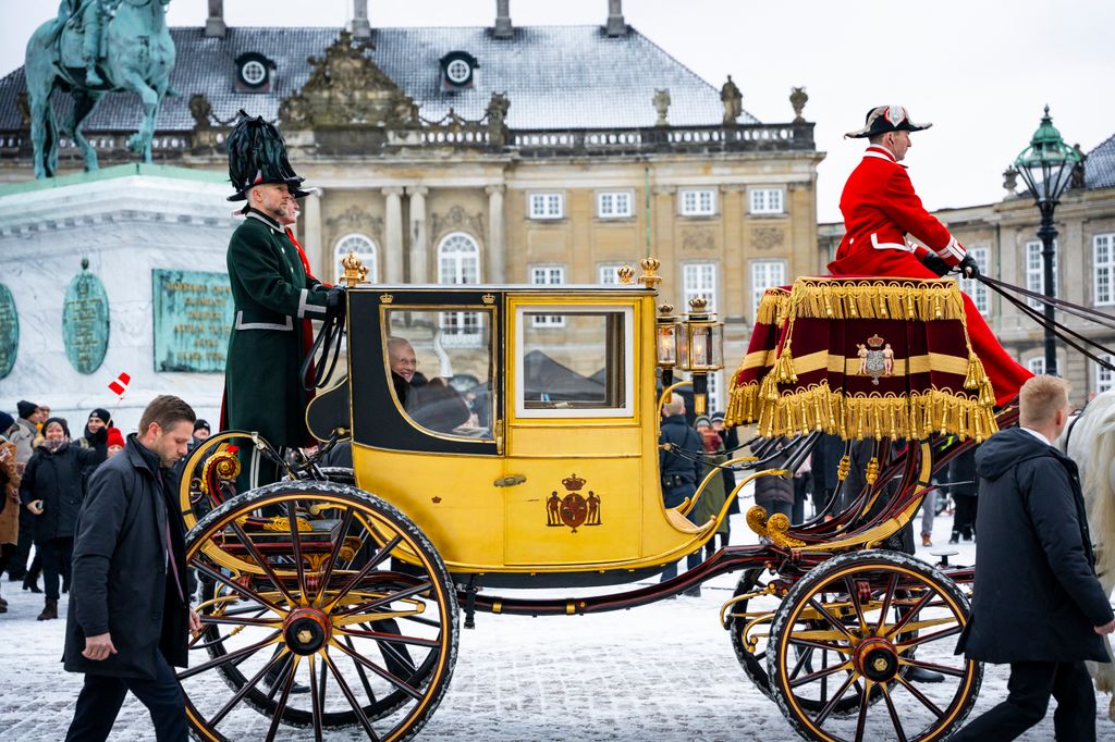 Queen Margrethe in a golden carriage