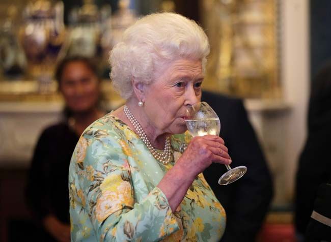 queen drinking