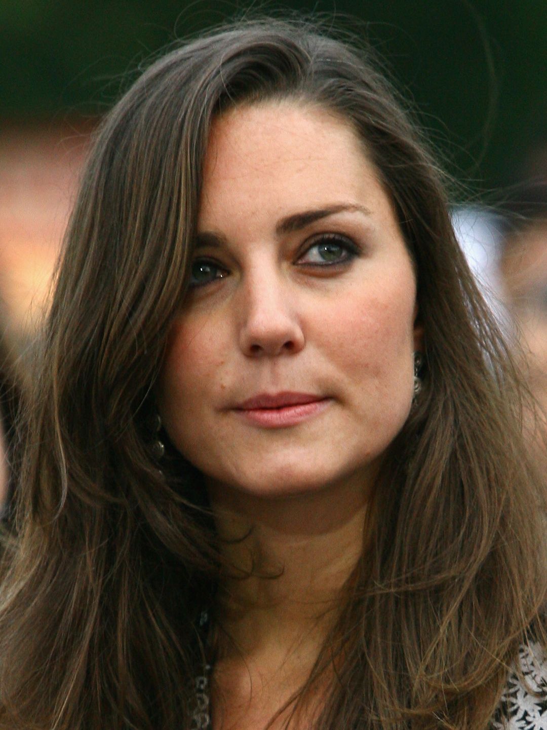 kate middleton with side parting 