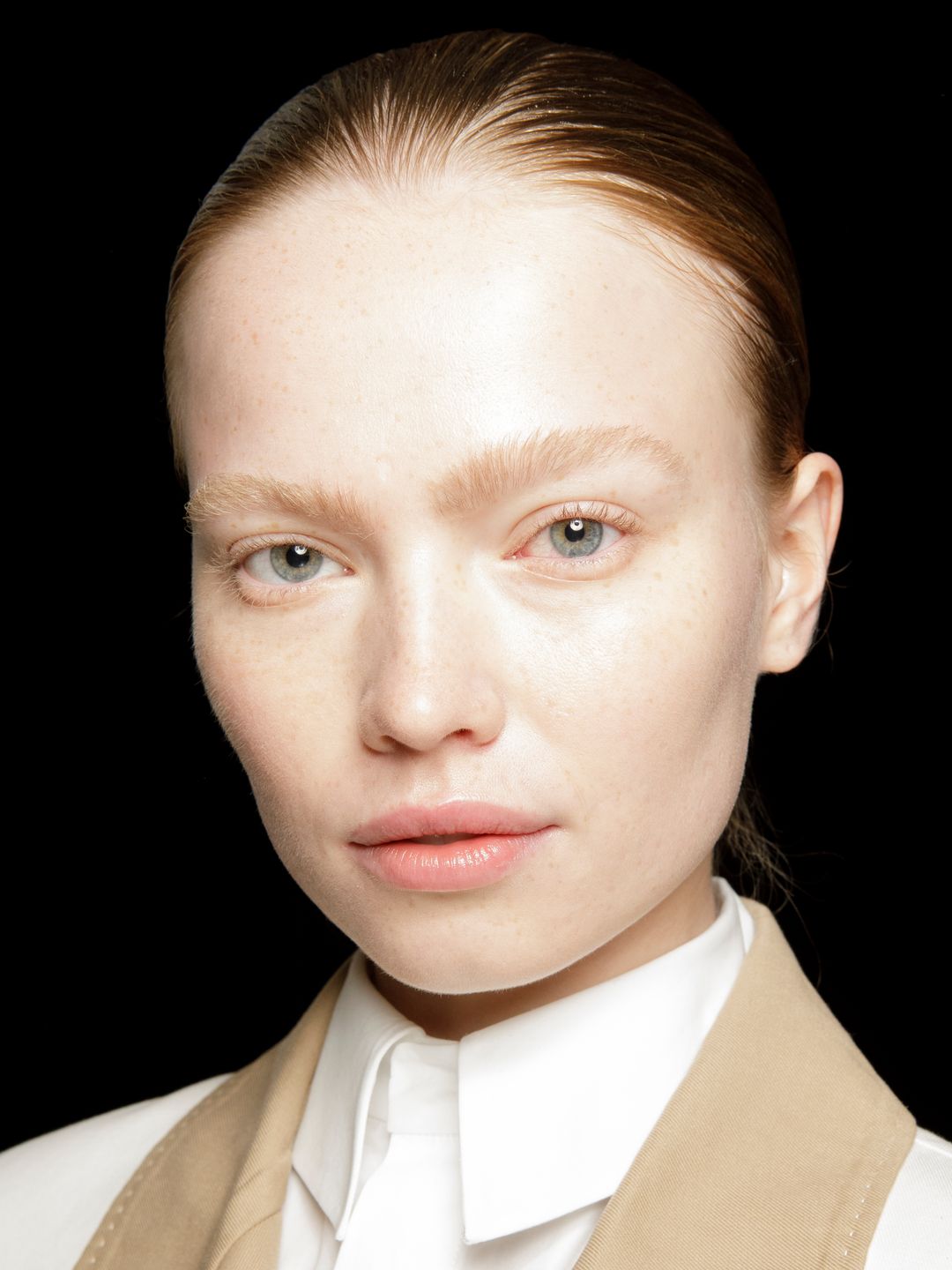 Model with clear, glowing skin 