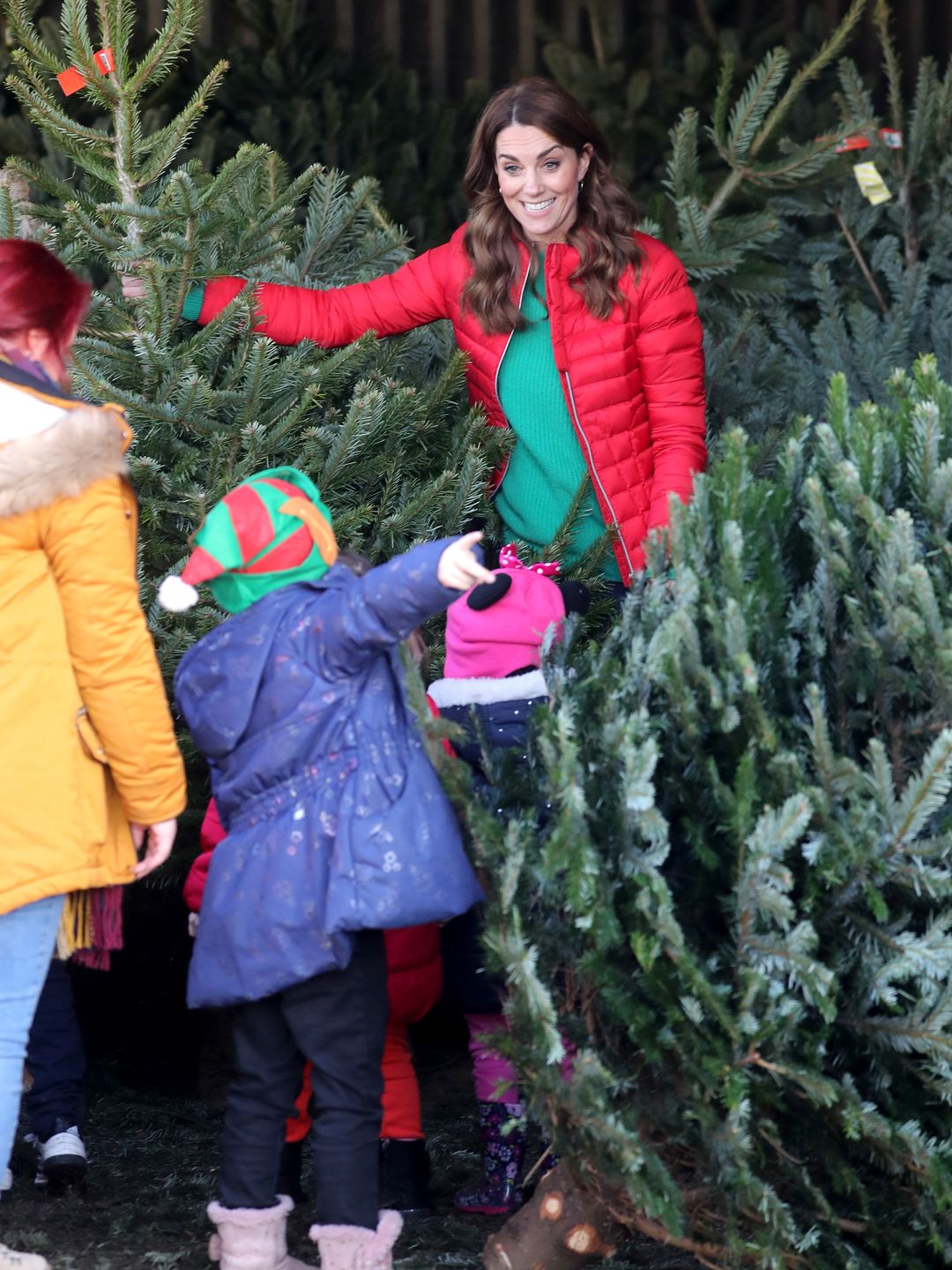 Kate Middleton picking out Christmas tree with kids