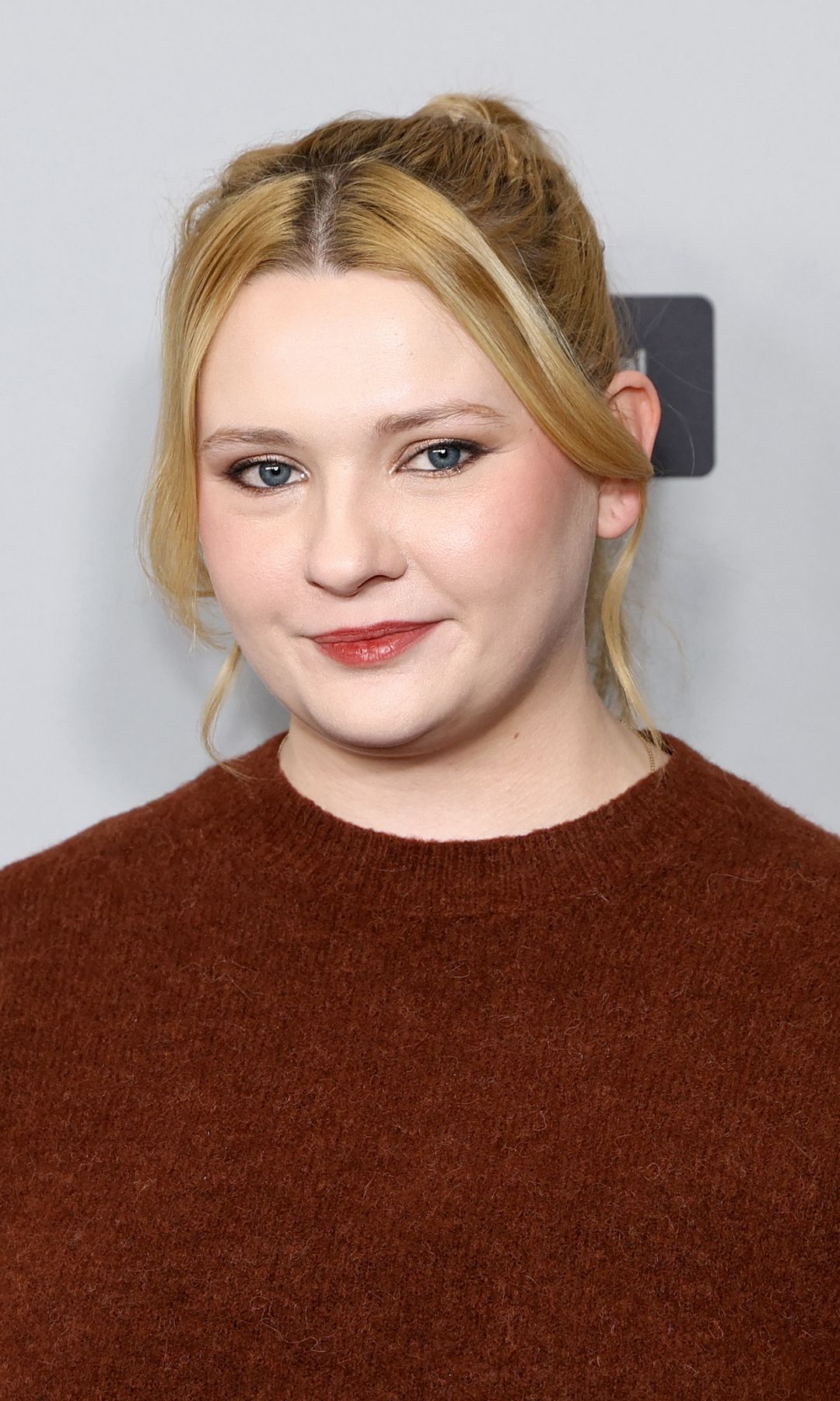 Abigail Breslin in a red outfit