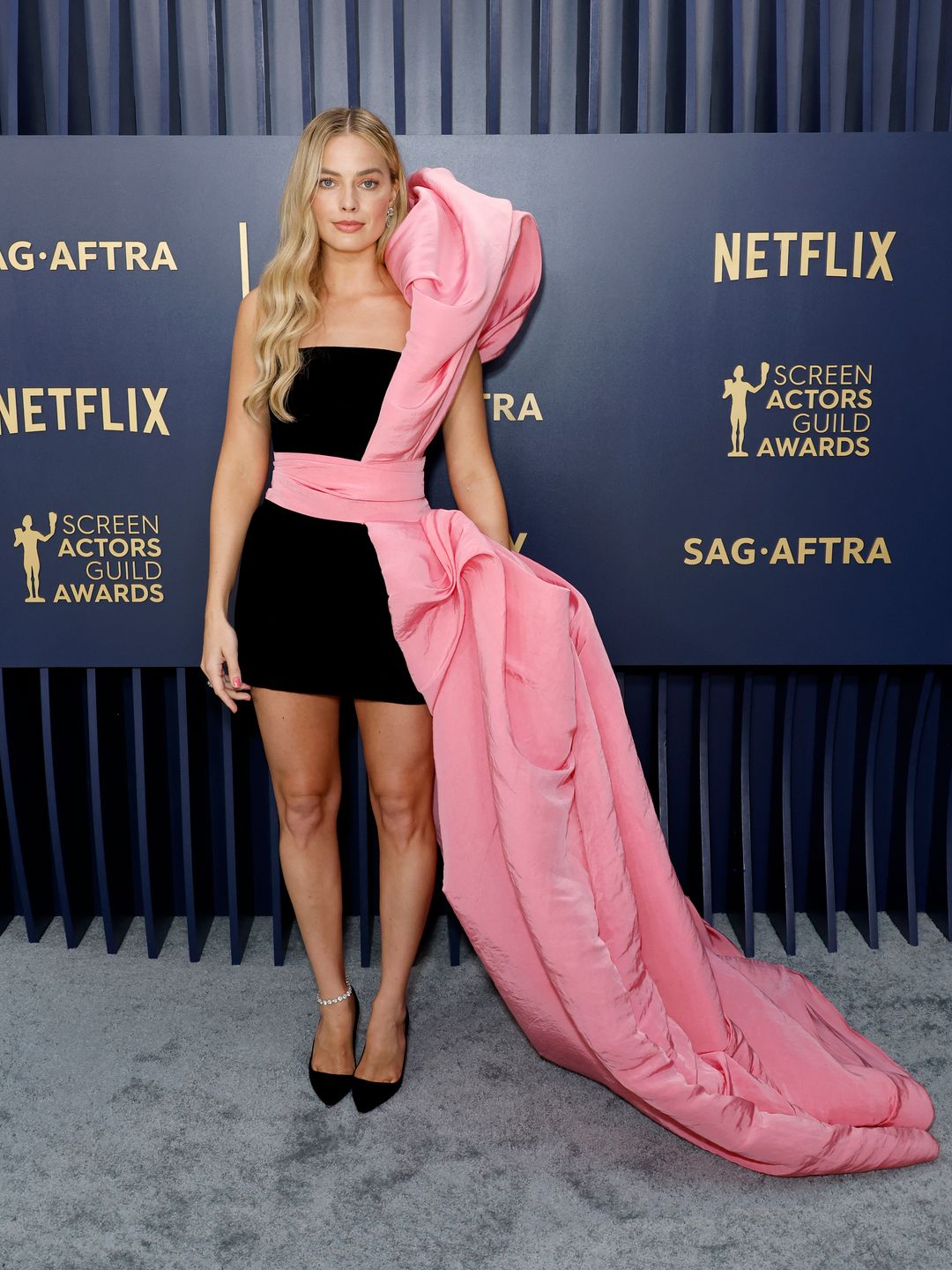 Margot Robbie attends the 30th Annual Screen Actors Guild Awards