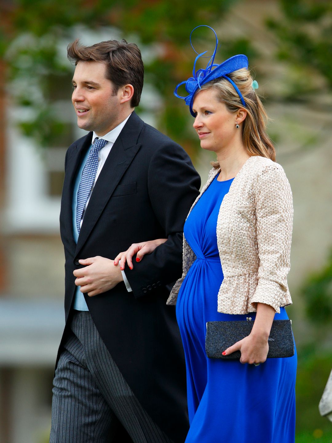 A pregnant Hannah Carter walking with husband Robert