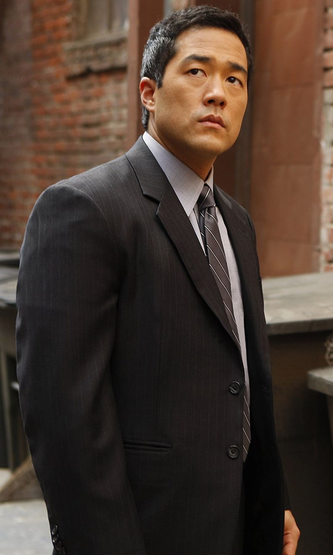 Still image of Tim Kang in The Mentalist standing in an alley