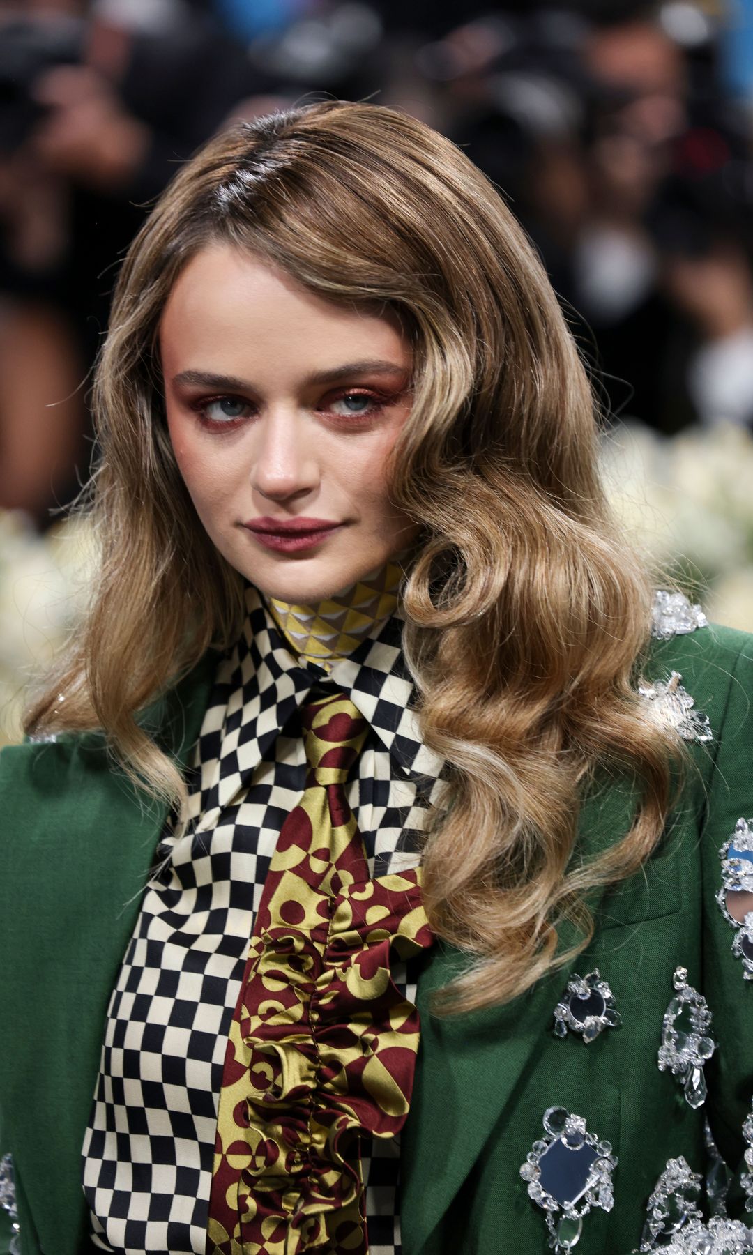 joey king red blush met gala