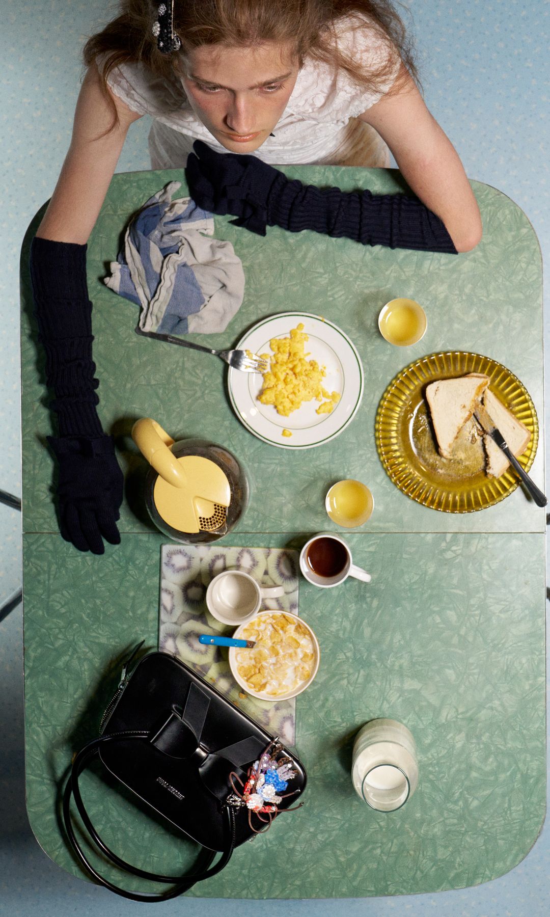 SHUSHU/TONG’s Fall/Winter 2025 collection, inspired by Diane Arbus’s Identical Twins, explores duality, selfhood, and female empowerment. Through sharp yet delicate silhouettes, it tells the story of two girls—mirrors and opposites—growing together and apart, embodying the strength, complexity, and multidimensional essence of modern womanhood.









Ask ChatGPT