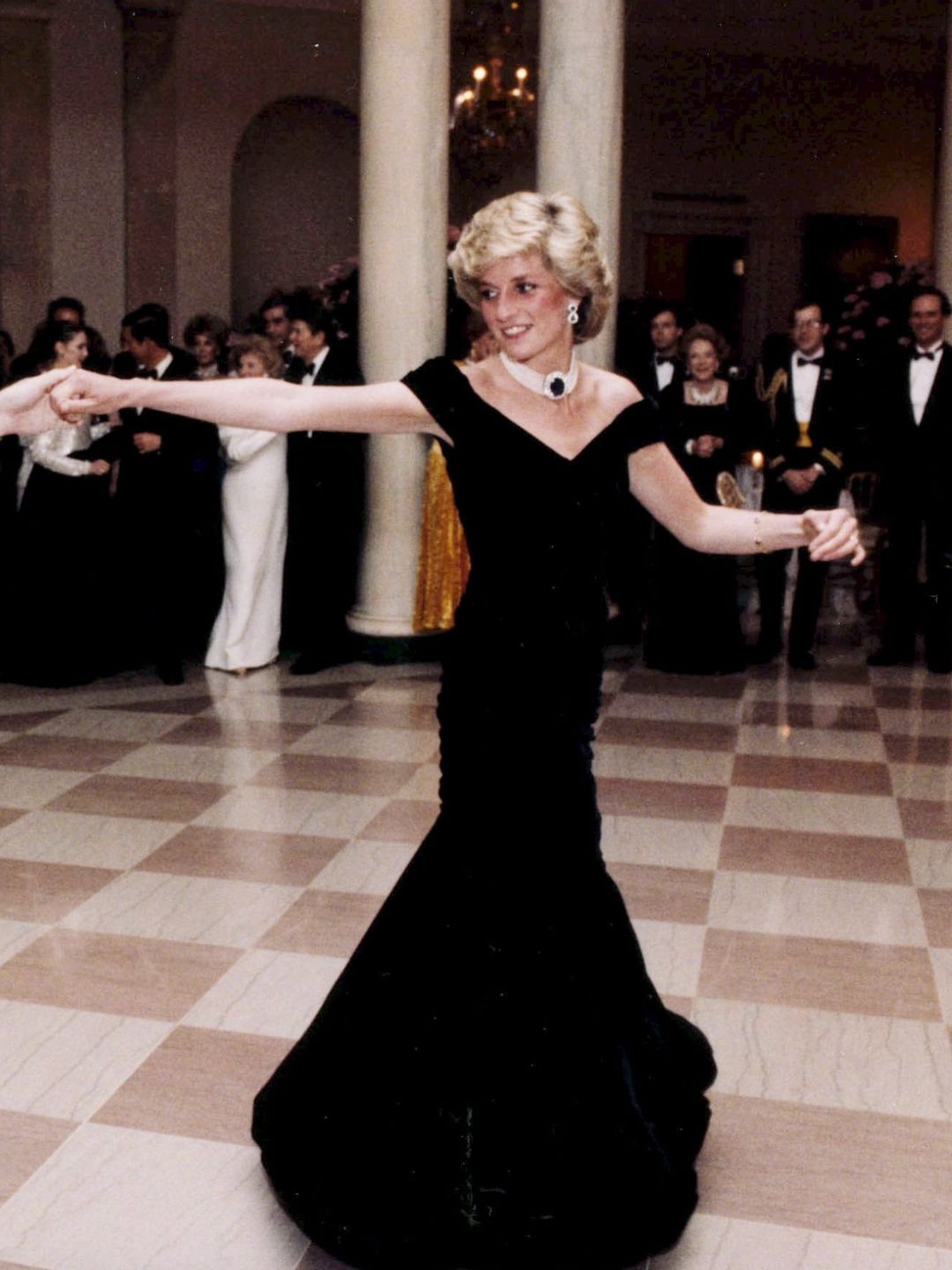 Lady Di and cutting shapes on the White House dance floor 