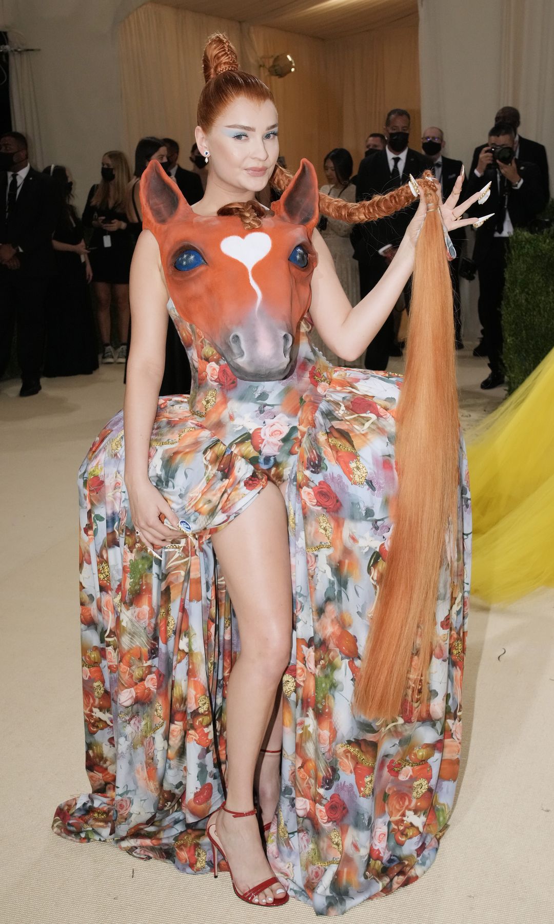 Kim Petras assiste au Met Gala 2021 en Collina Strada