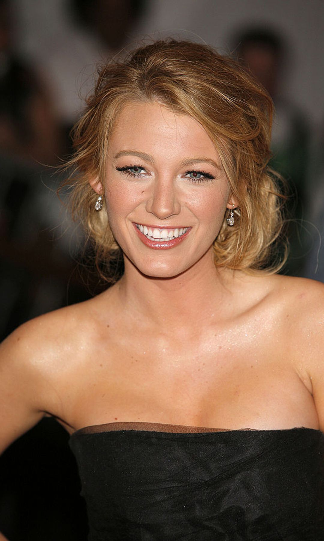blake lively with sparkly eyeshadow 