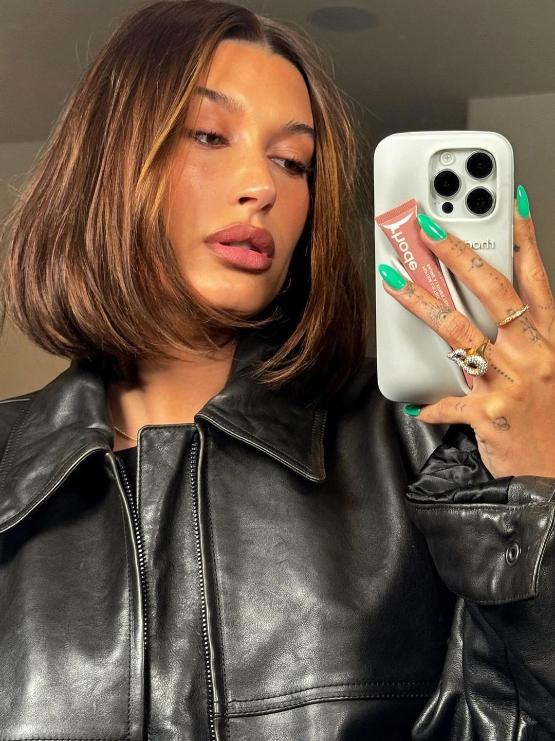 Hailey Bieber show's off her new 'mom manicure' whilst simultaneously