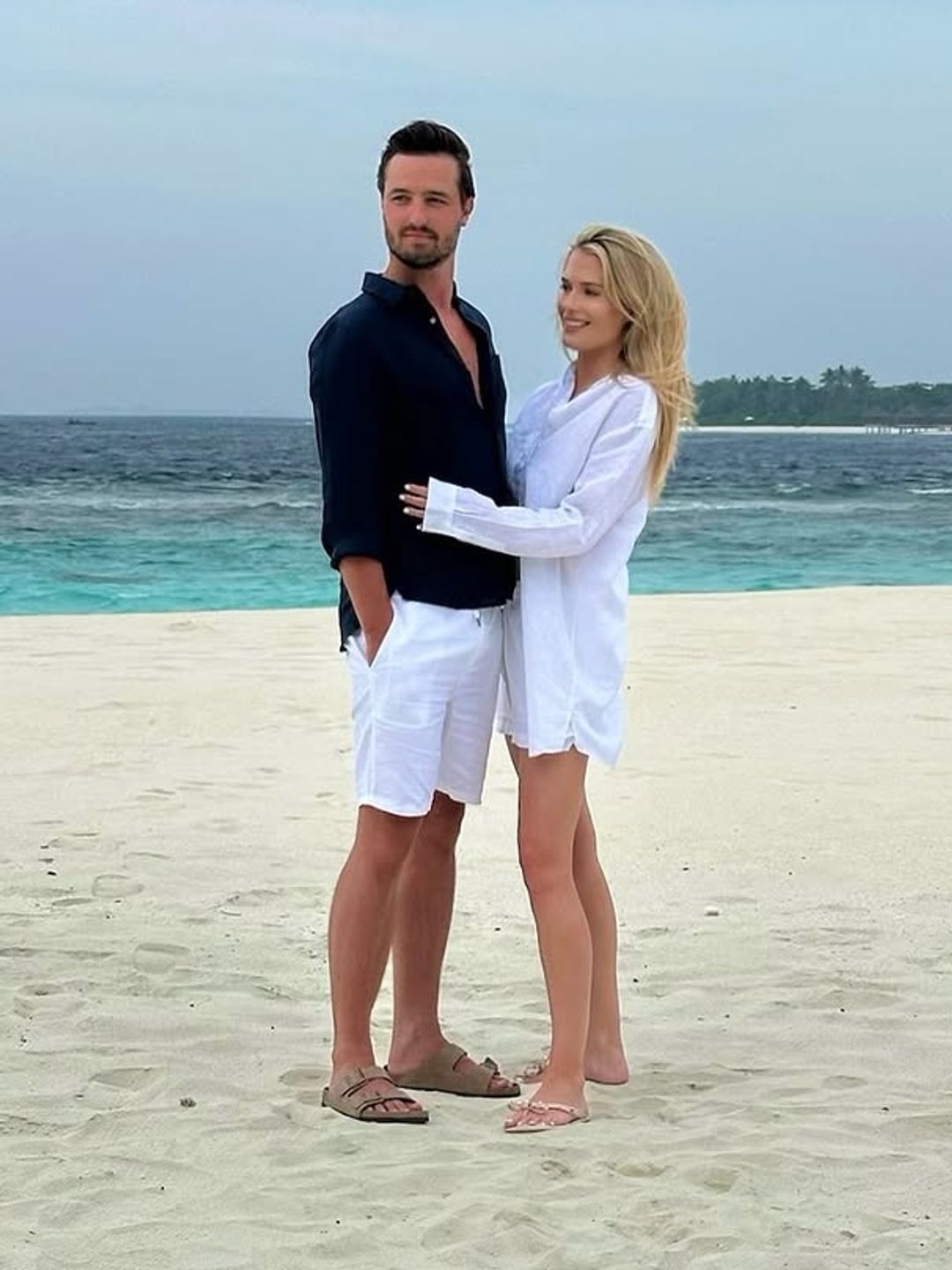 Lady Eliza Spencer channels bridal chic in beachy co-ord