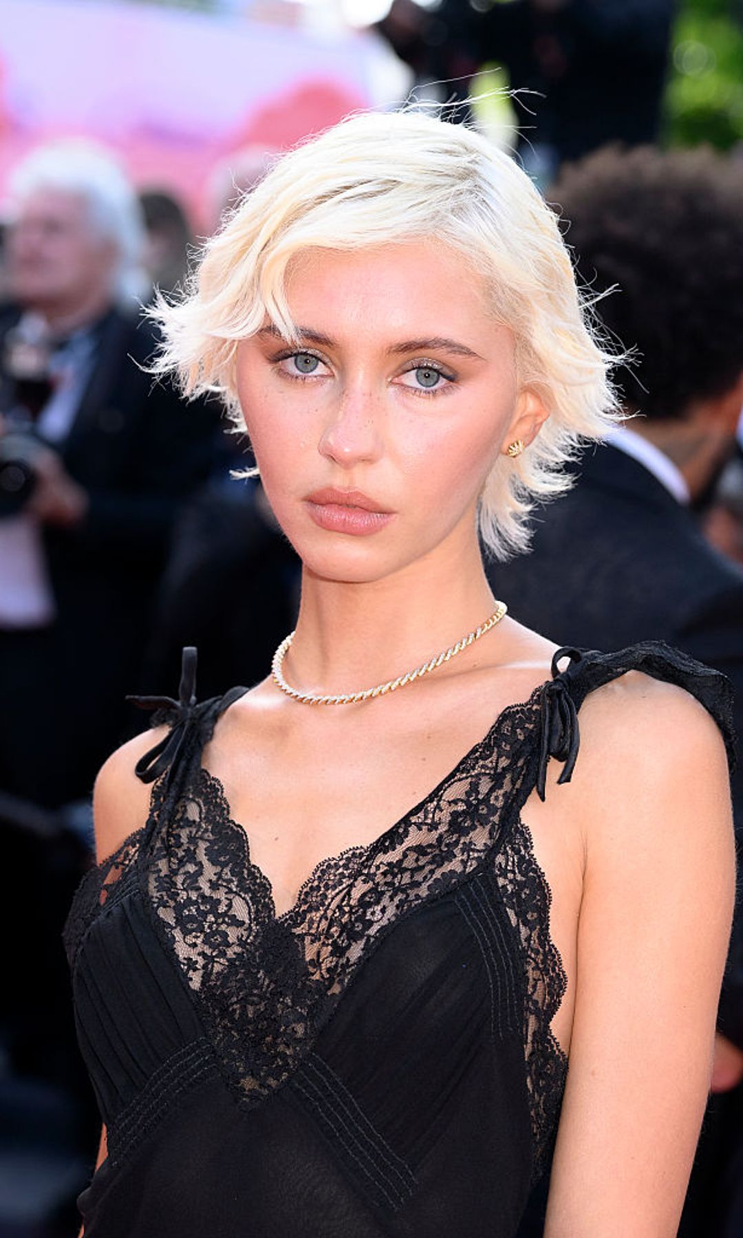 iris law blone long pixie cut 