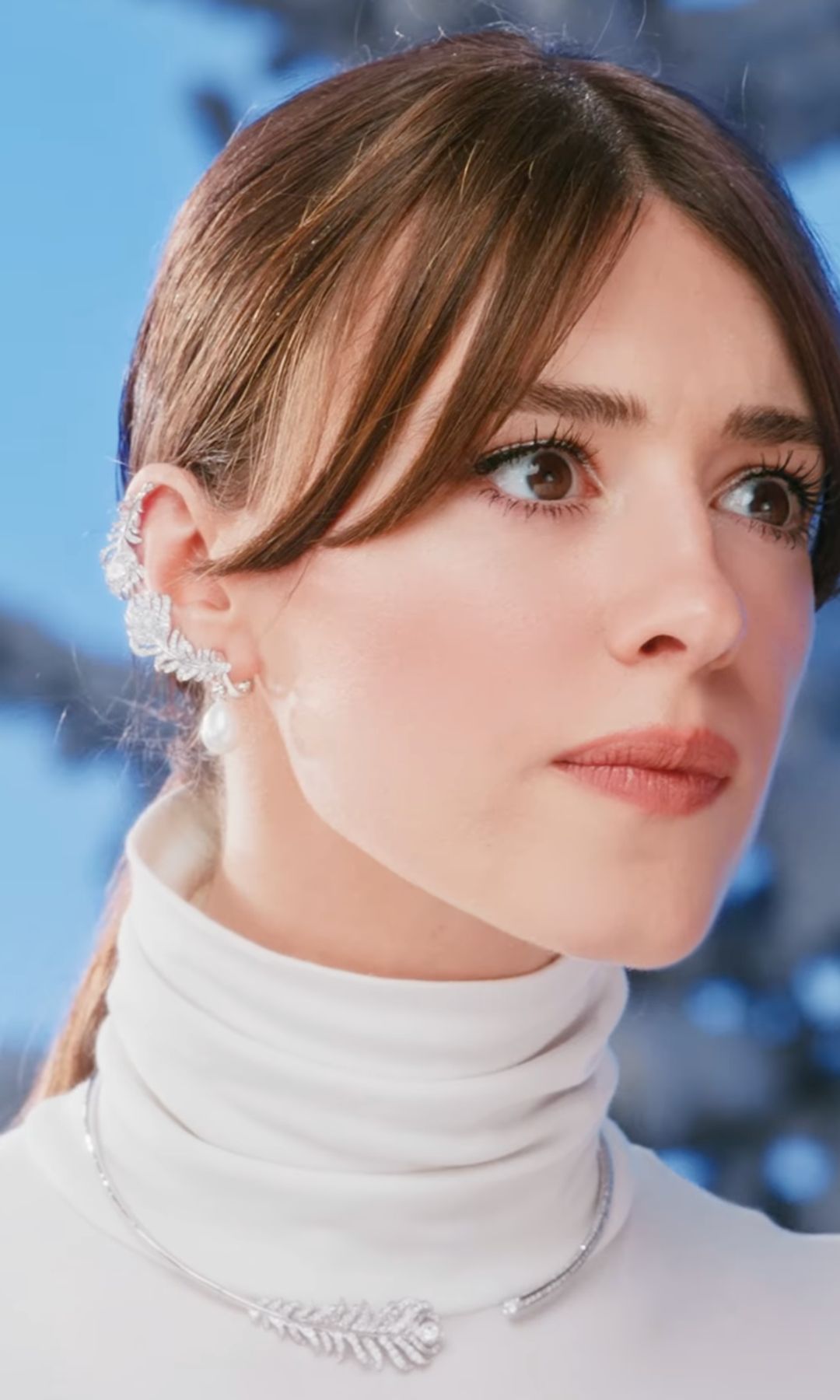 Daisy Edgar Jones wearing dazzling earrings 