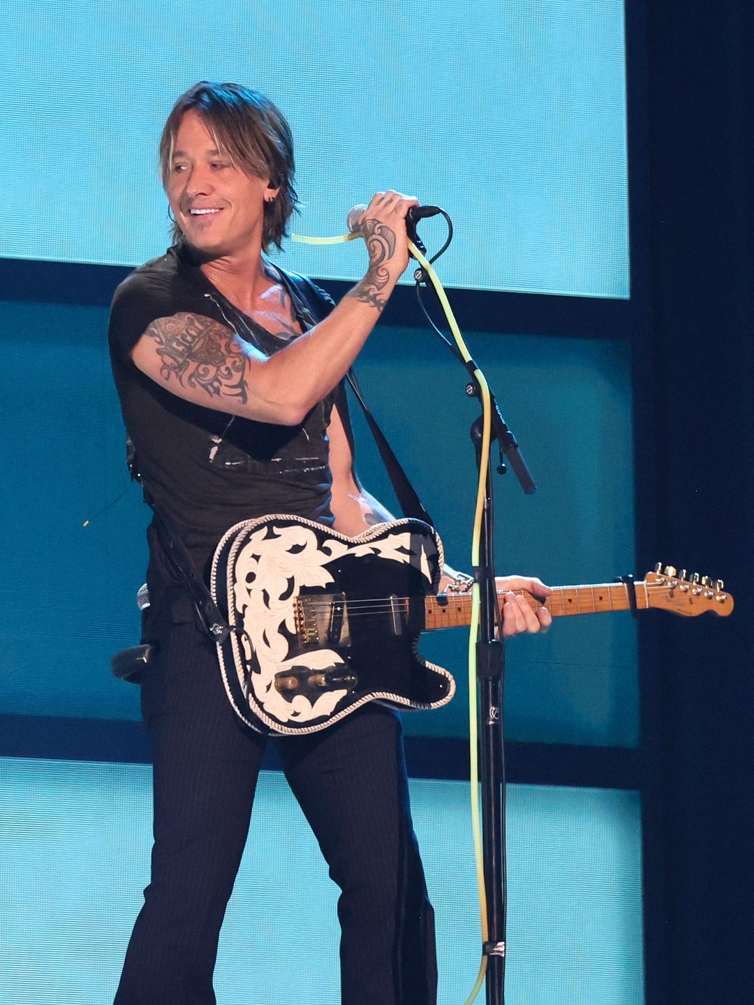 Keith performing with a guitar at the ACM Awards
