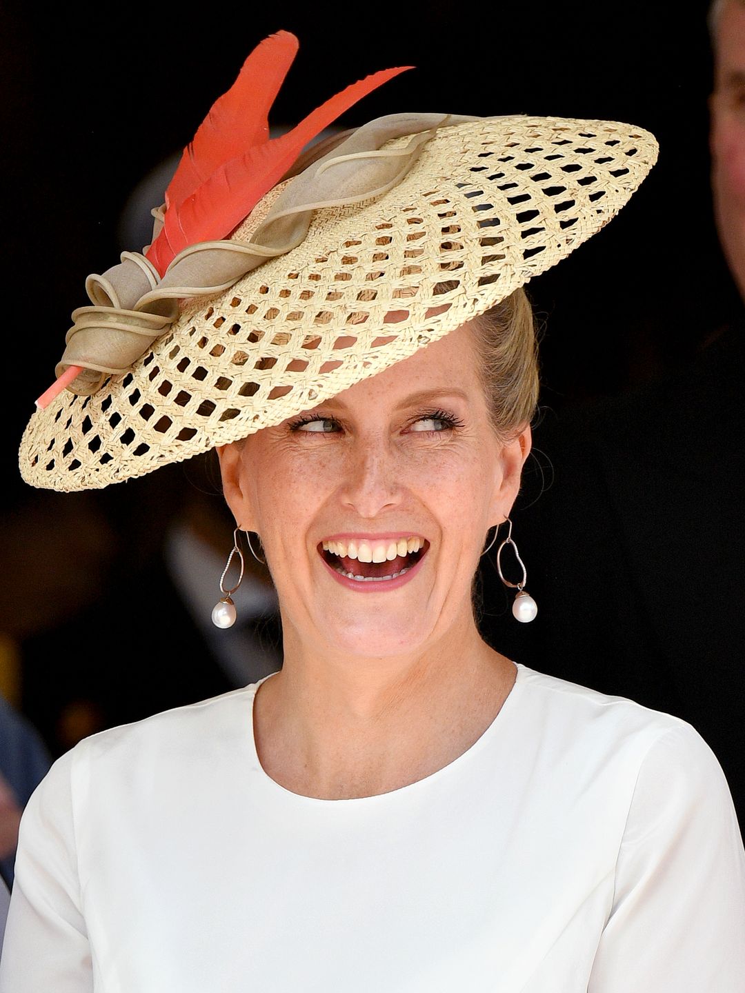woman wearing lattice hat 