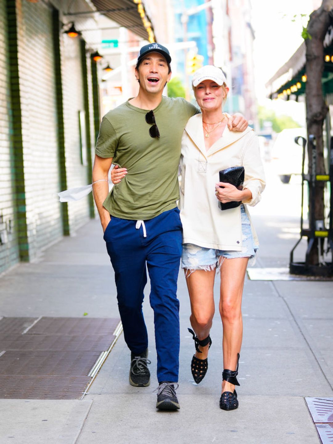 Justin Long and Kate Bosworth strolling arm in arm in New York