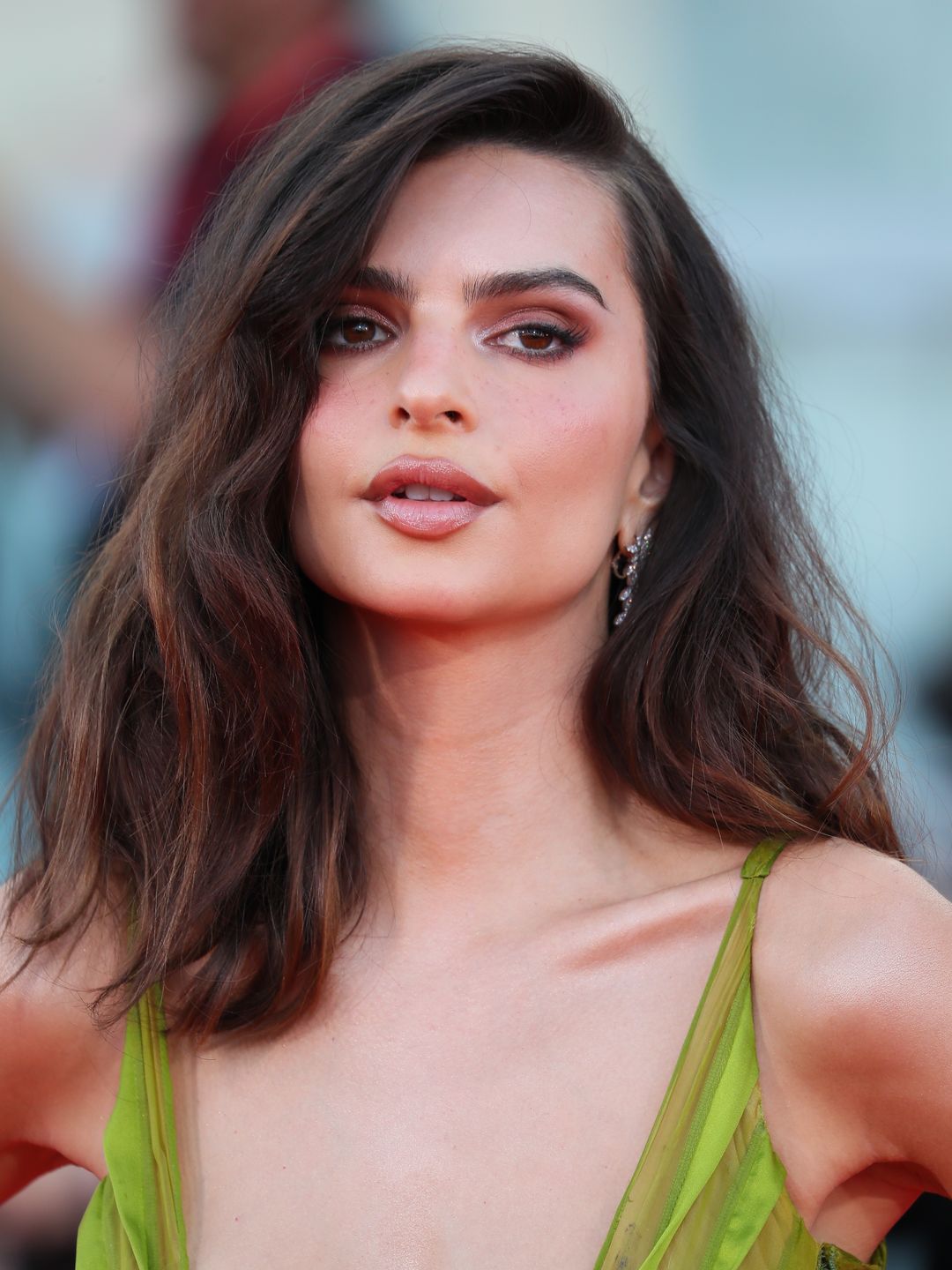 Emily Ratajkowski wearing a green dress with bronze smoky makeup 