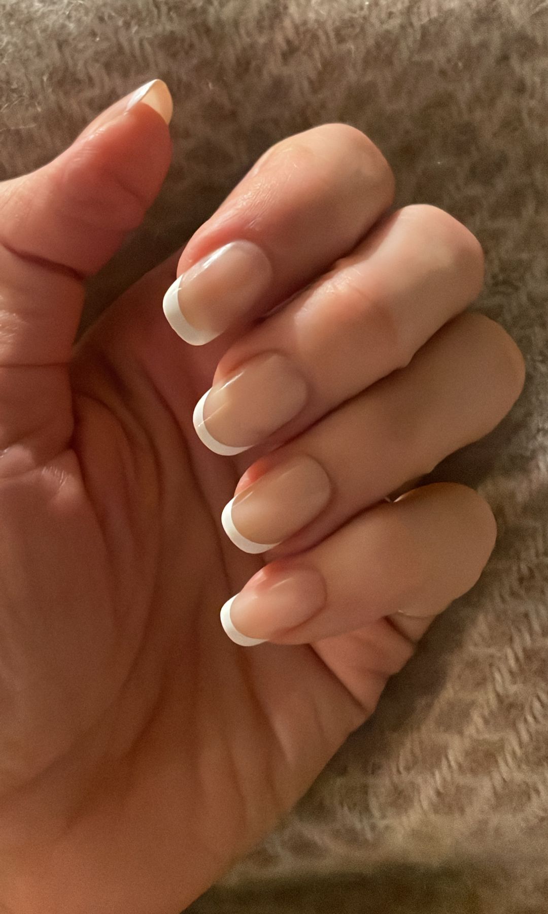 Becci teste les ongles adhésifs French Manu de Glaize