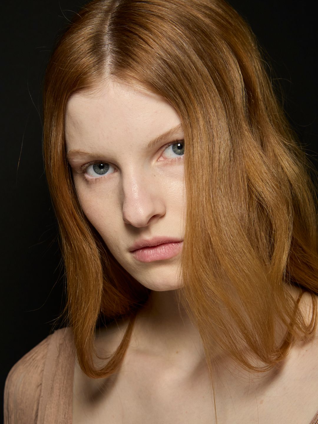 Model with glossy hair 