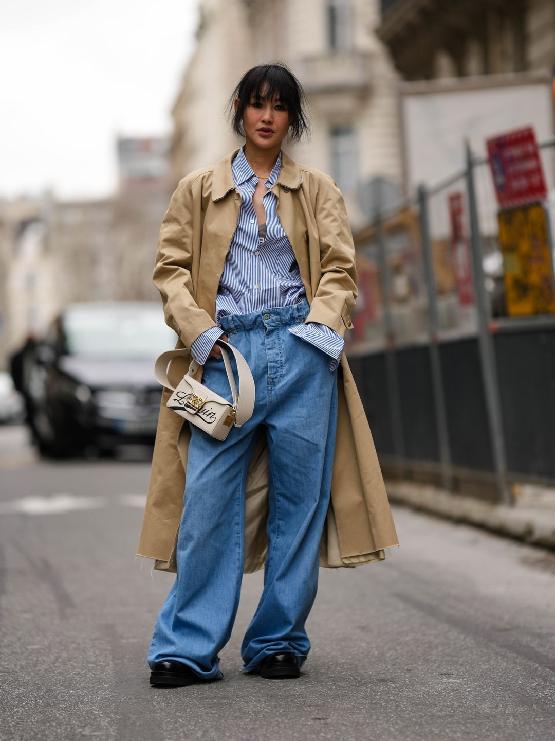 Woman wearing a trench coat with baggy jeans 