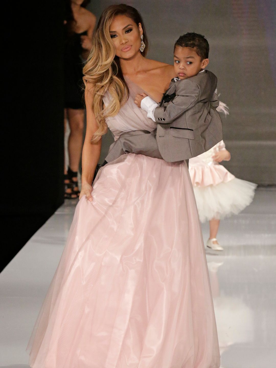 Model Daphne Joy carrying her son, Sire Jackson fathered by former rapper 50cent in the Isabella Couture <a href=