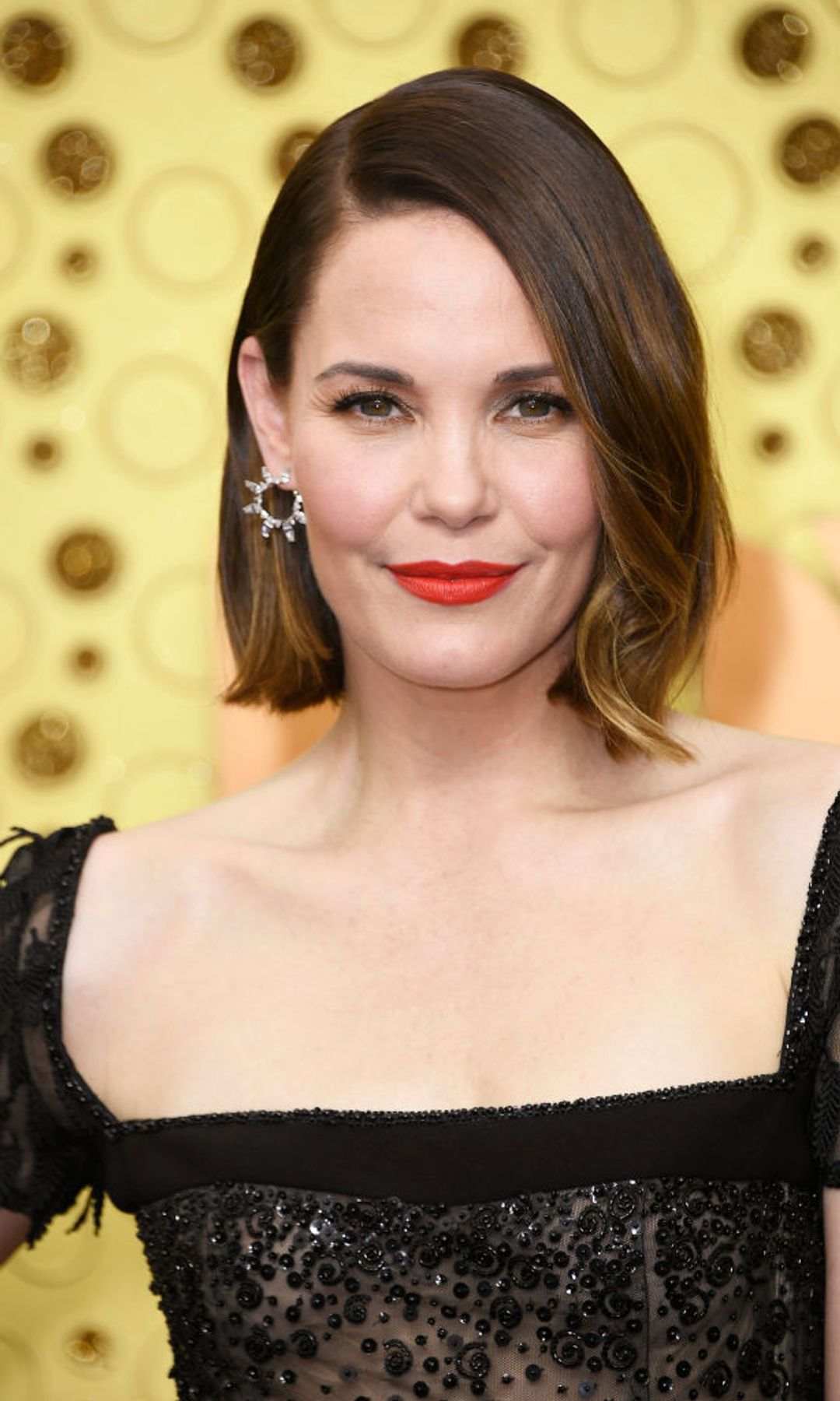 lesli bibb red lip and side bob at the emmy's 2019