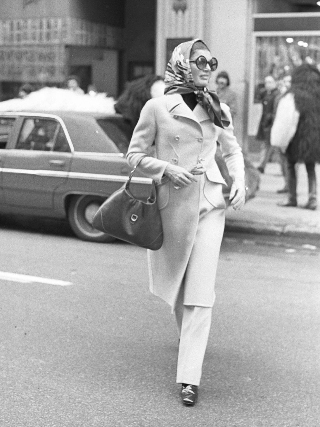 Jackie Kennedy looking chic