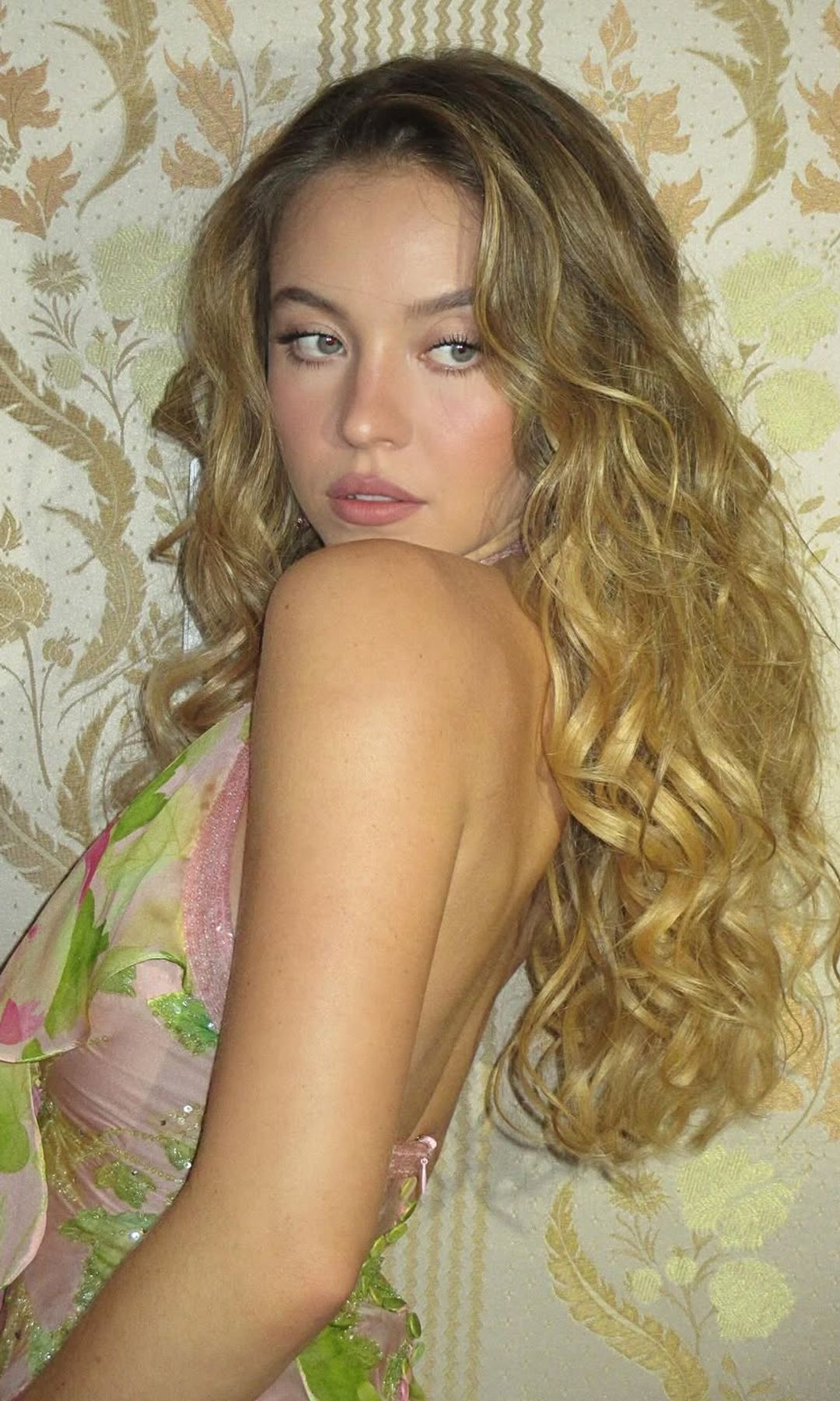 Sydney Sweeney avec des boucles de bombes 