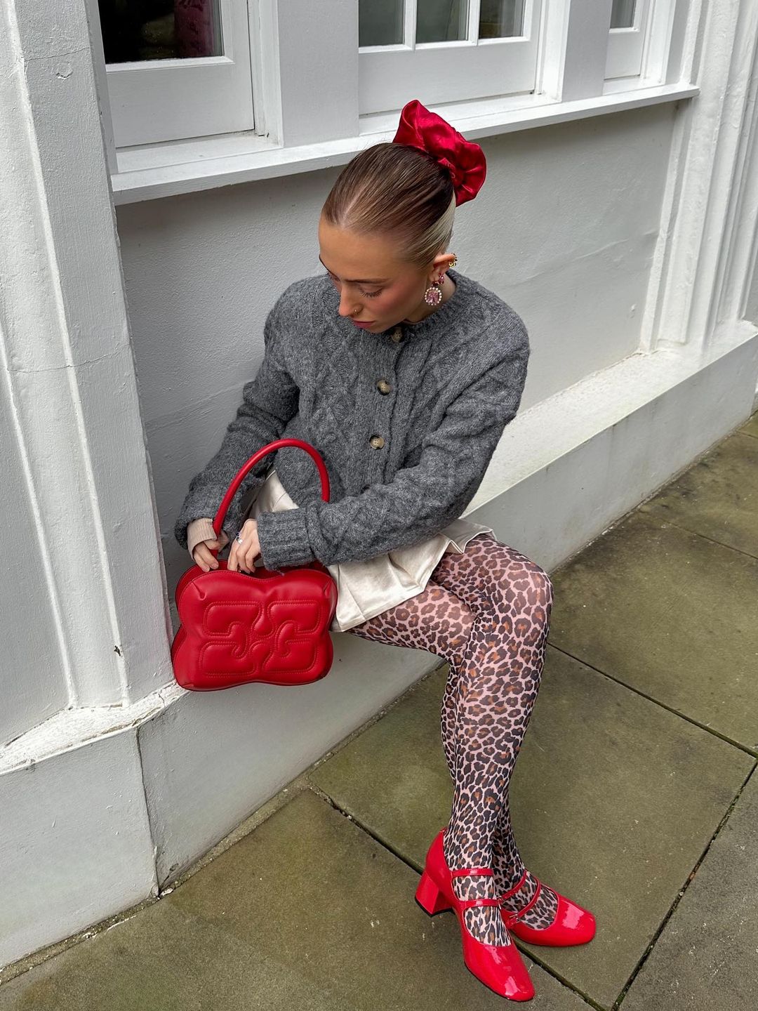 Instagram influencer @chlodavie wears leopard print tights with red shoes, a red bag and a red scrunchie