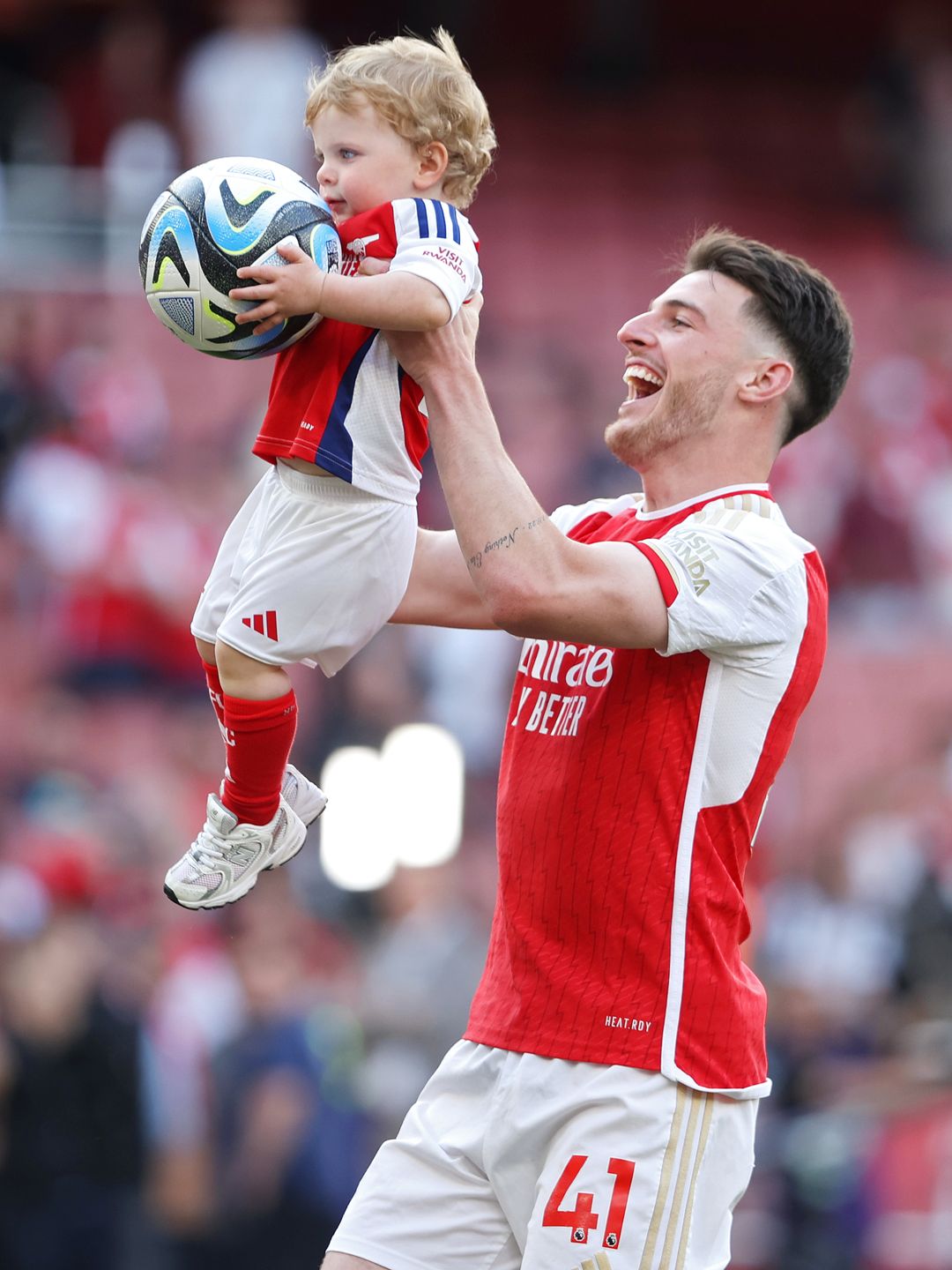 Declan Rice of Arsenal plays with his son