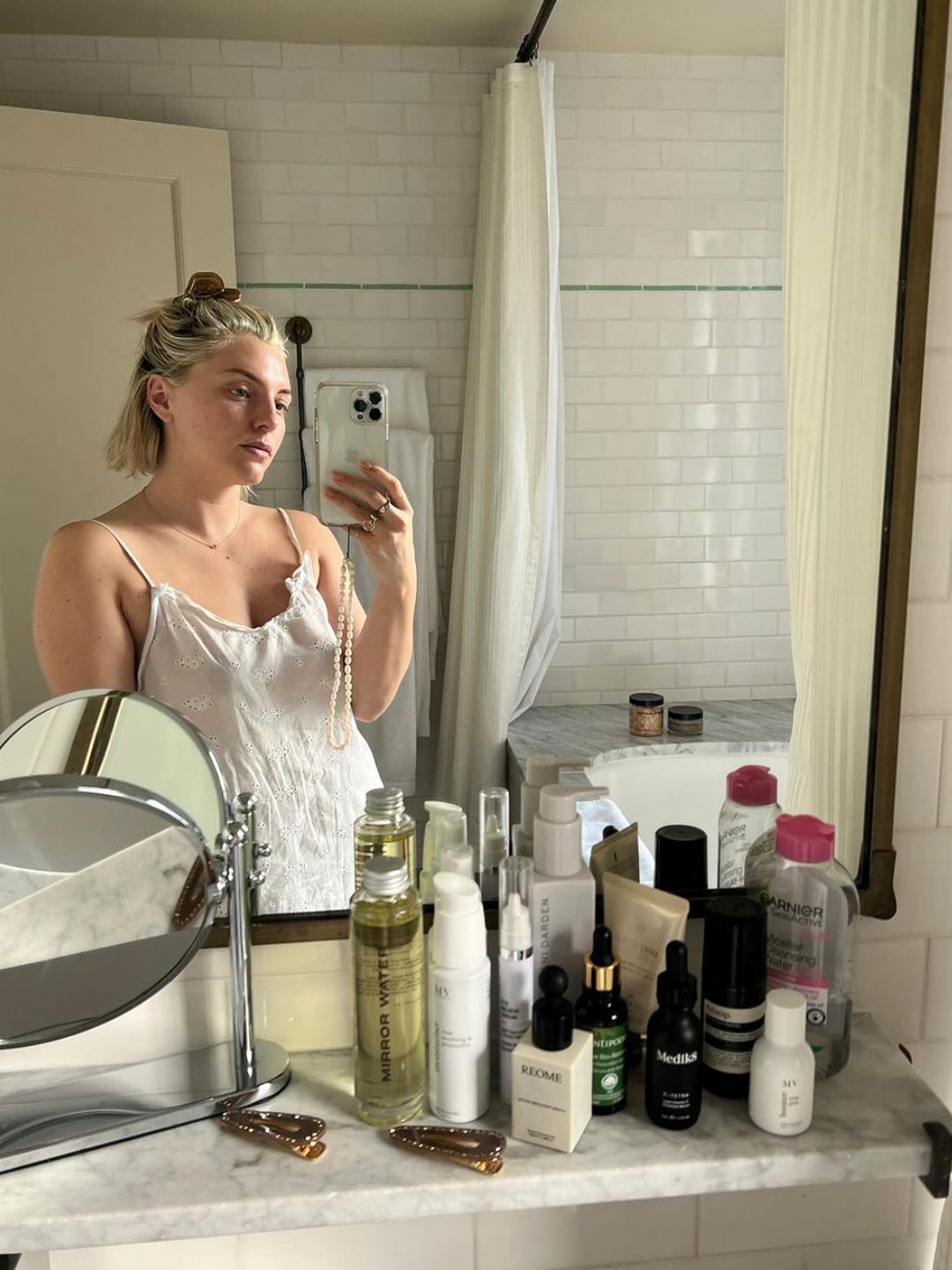 Estée Lalonde mirror selfie getting ready 