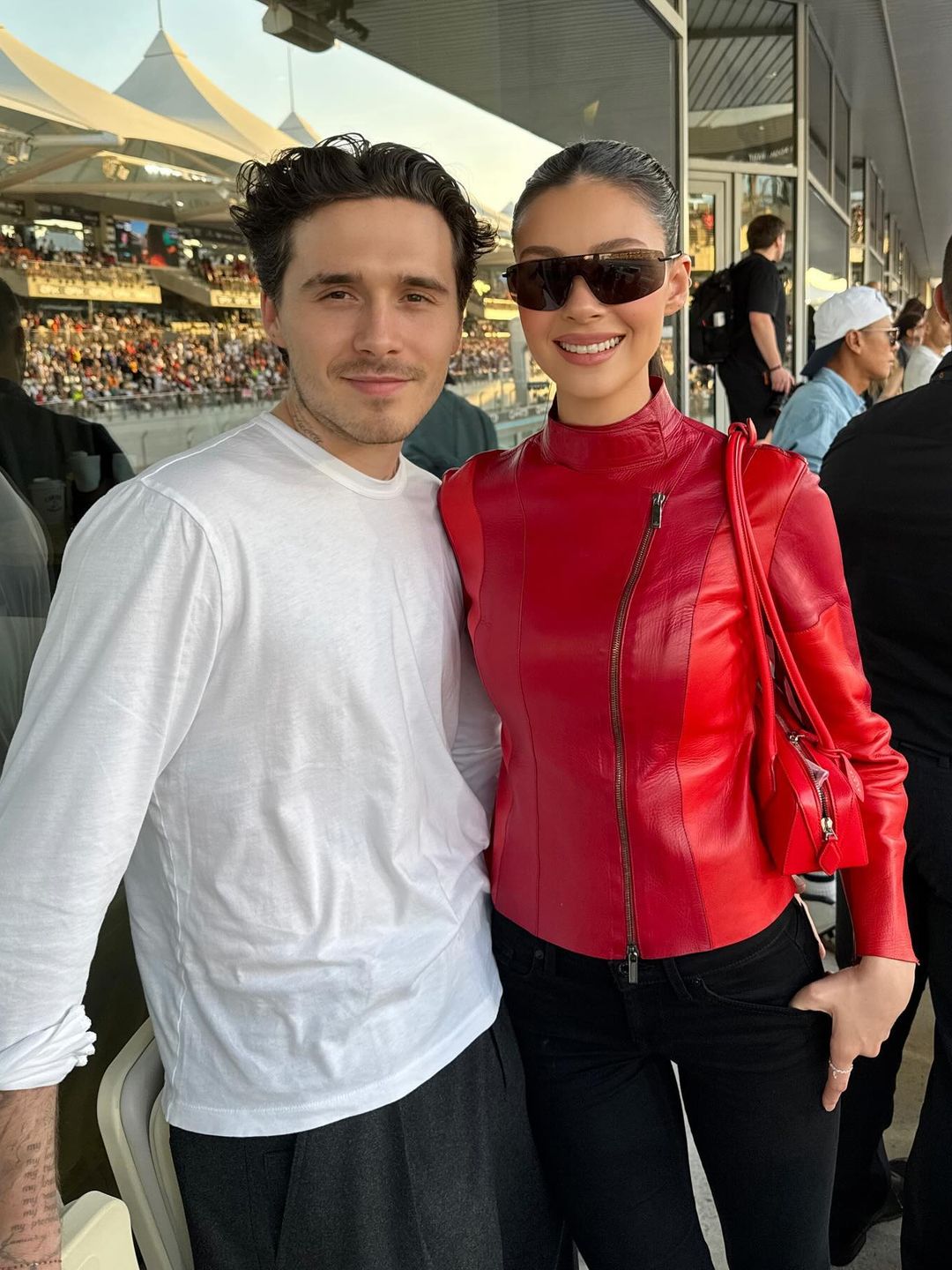 Nicola and Brooklyn Brooklyn Peltz Becklham pose for a photo at the Formula One