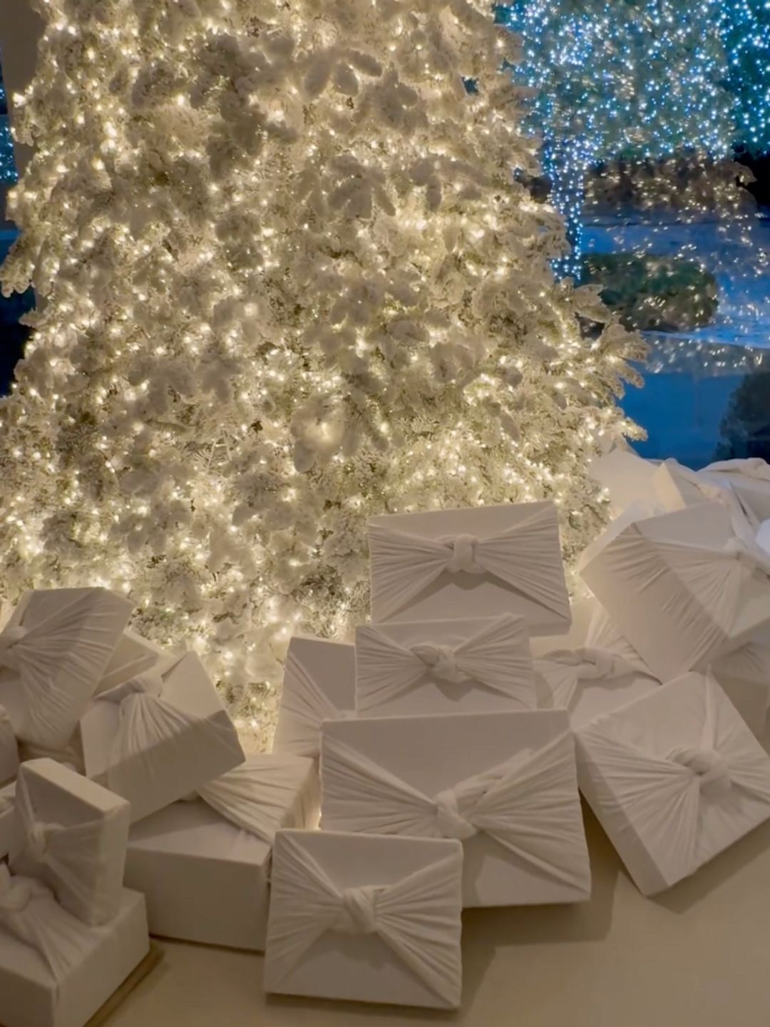 The Best Luxury Wrapping Paper for a 'Chic' Christmas in 2023