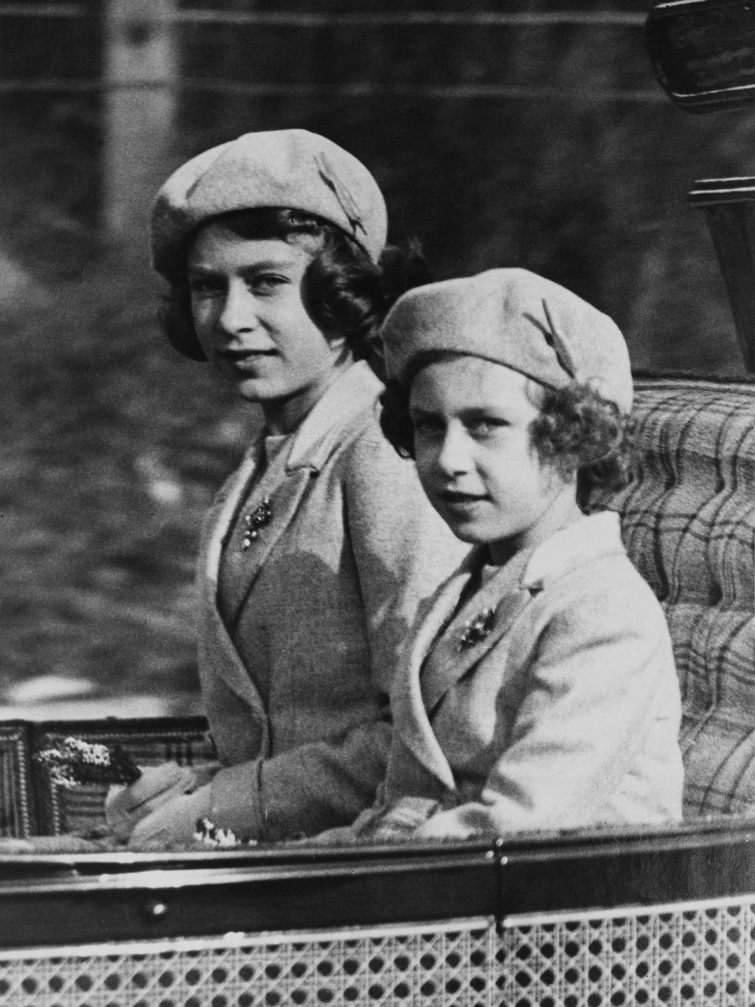 young princess elizabeth and princess margaret riding in carriage 