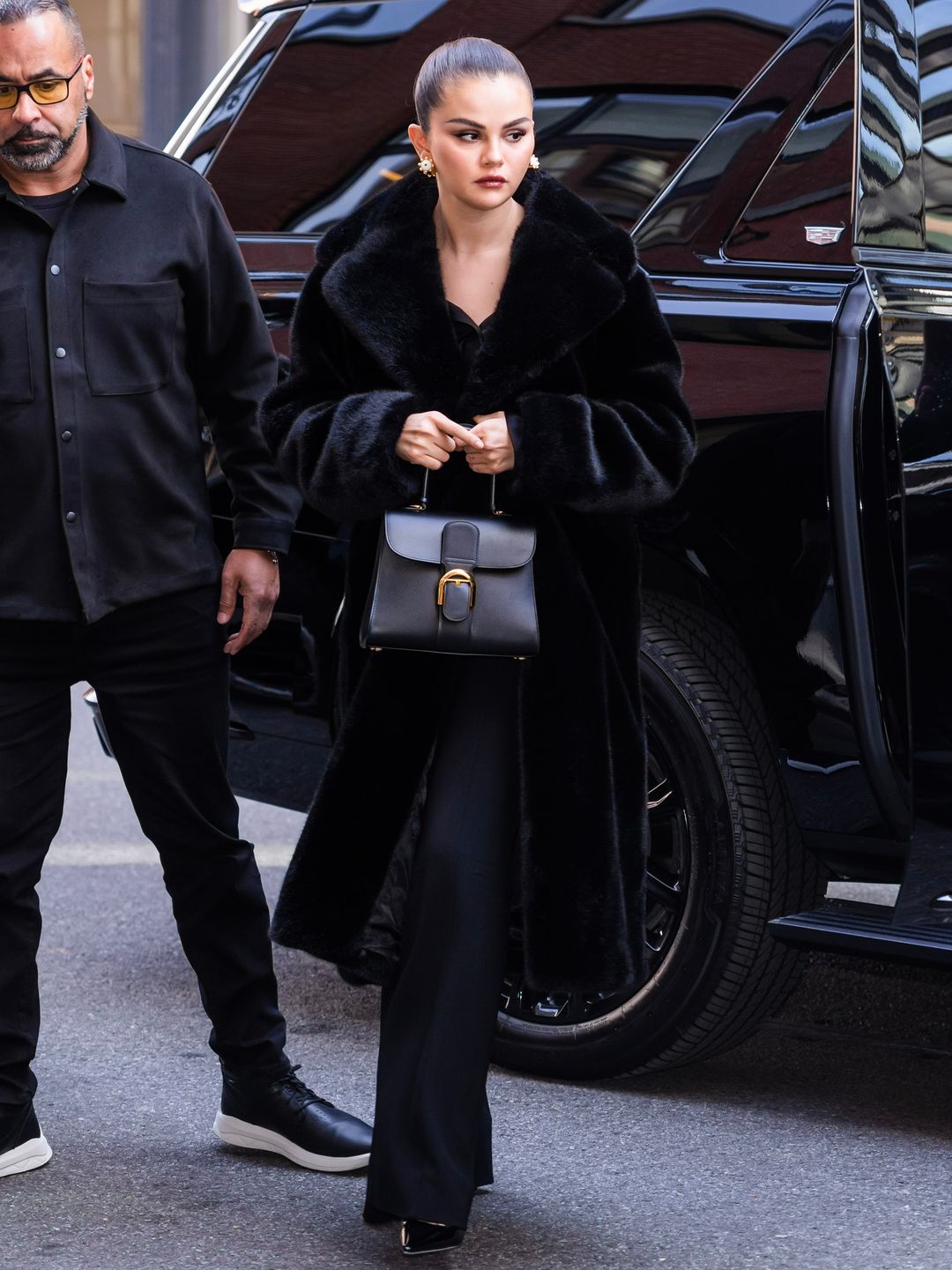 Selena Gomez rocks all-black ensemble on the streets of New York