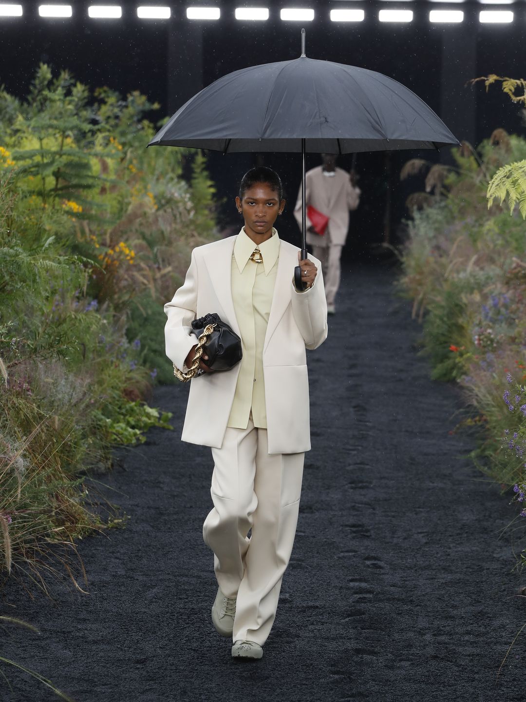 The Jil Sander SS23 show gave us a lesson in chic dressing in the rain