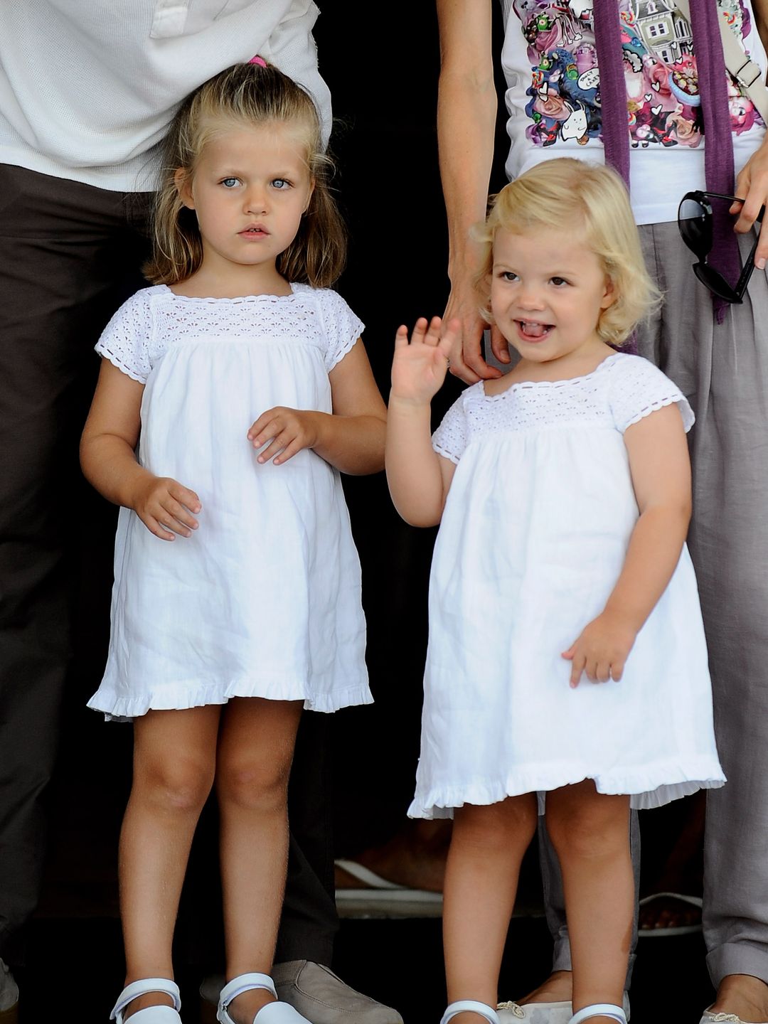 princess sofia and princess leonor in white summer dreses