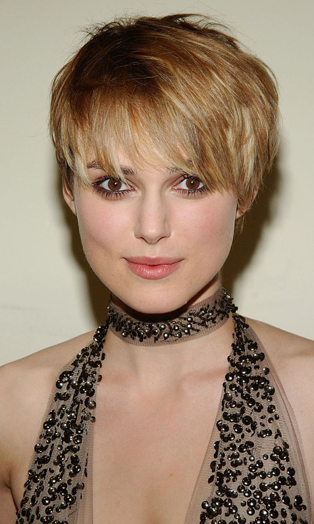 Keira Knightley blonde pixie cut