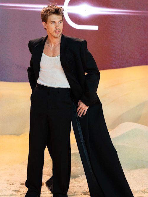  Austin Butler attends the World Premiere of "Dune: Part Two" in London's Leicester Square wearing a white fitted vest, black long coat and black trousers