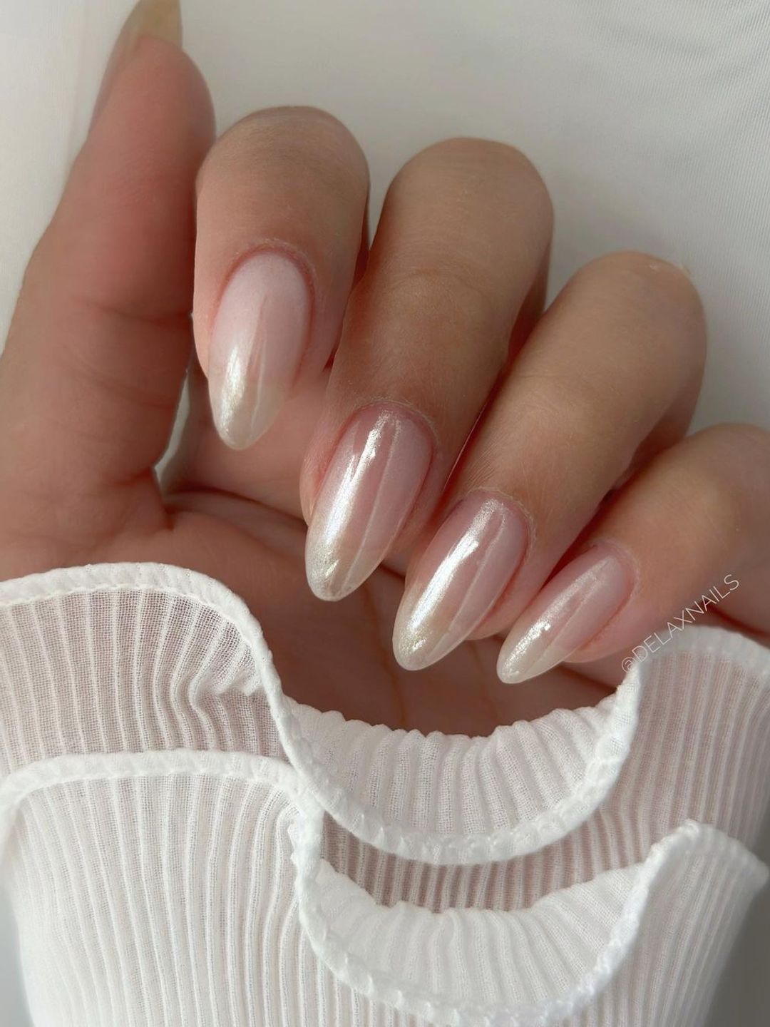 Pearly chrome nails 