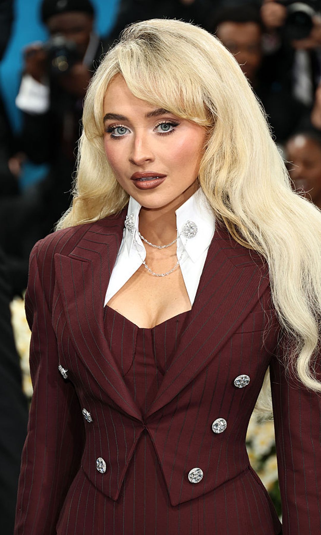 sabrina carpenter met gala