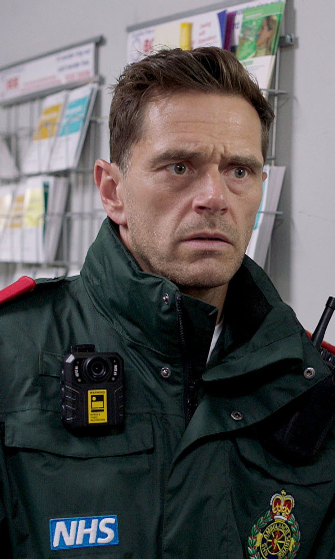 Image fixe de Michael Stevenson et Kirsty Mitchell dans Casualty