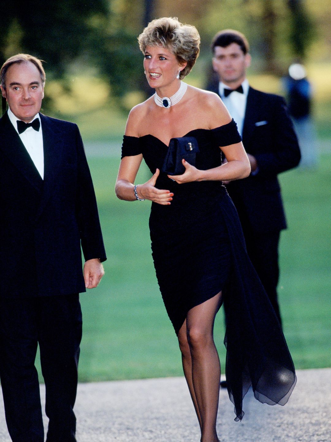 It is thought that Princess Diana wore the earrings for the last time as she attended a Gala at the Serpentine Gallery in Hyde Park on June 29, 1994 in London