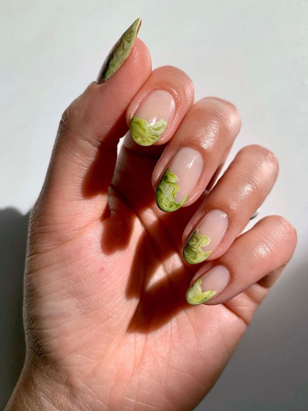 The perfect matcha swirl nails by @sammismanis