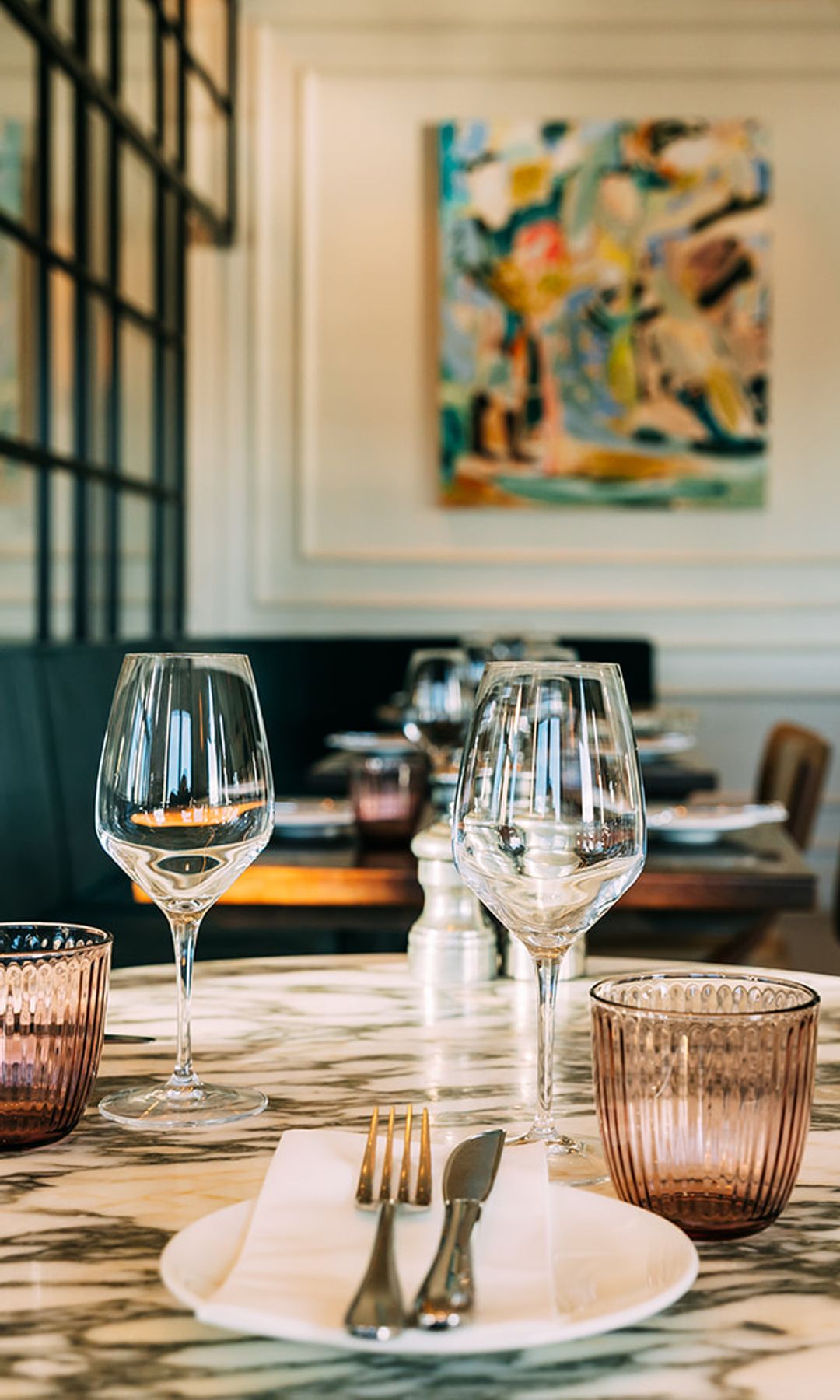 Picture of layed table at Sam's Riverside