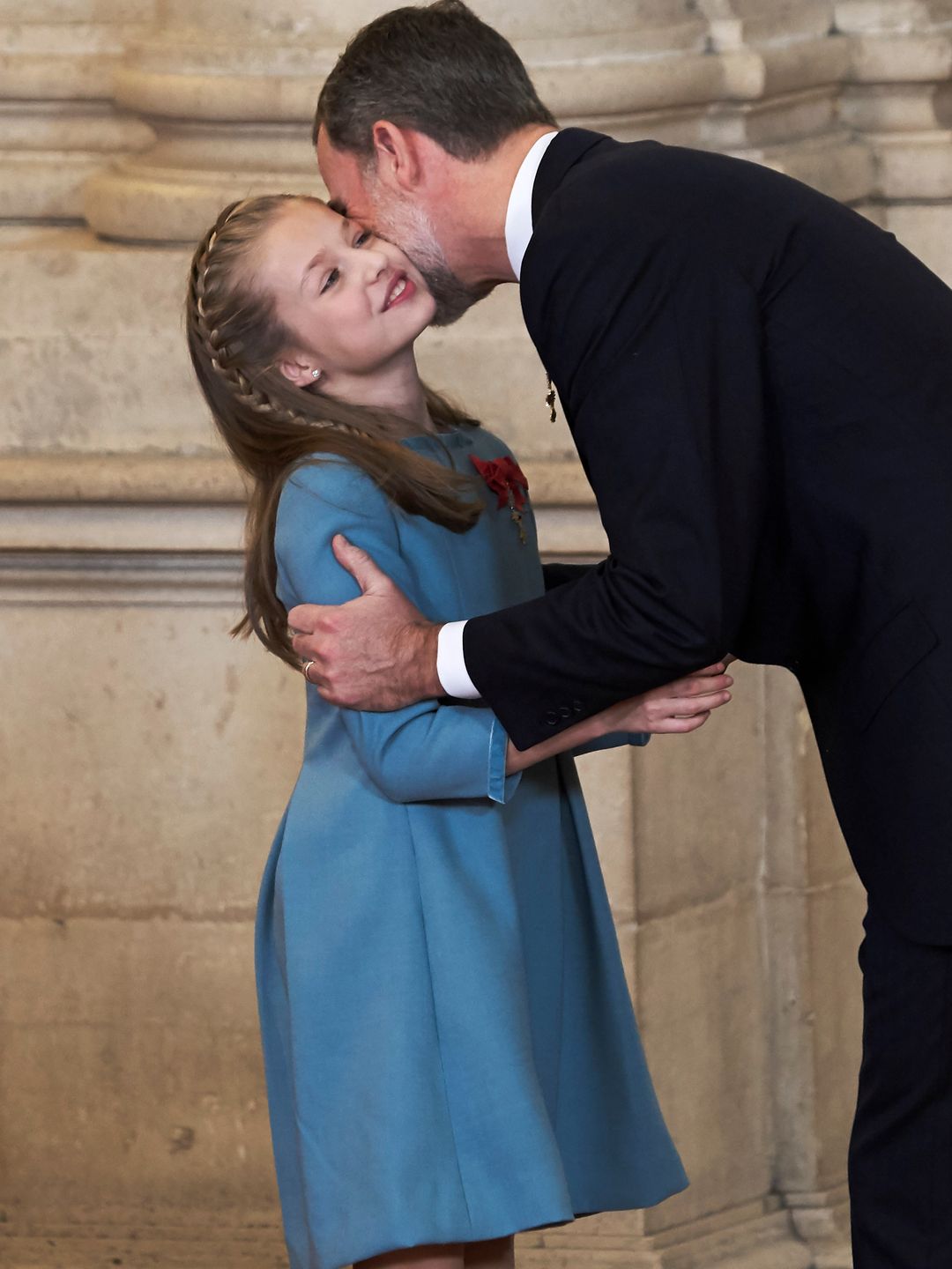 King Felipe kissing Princess Leonor on the cheek