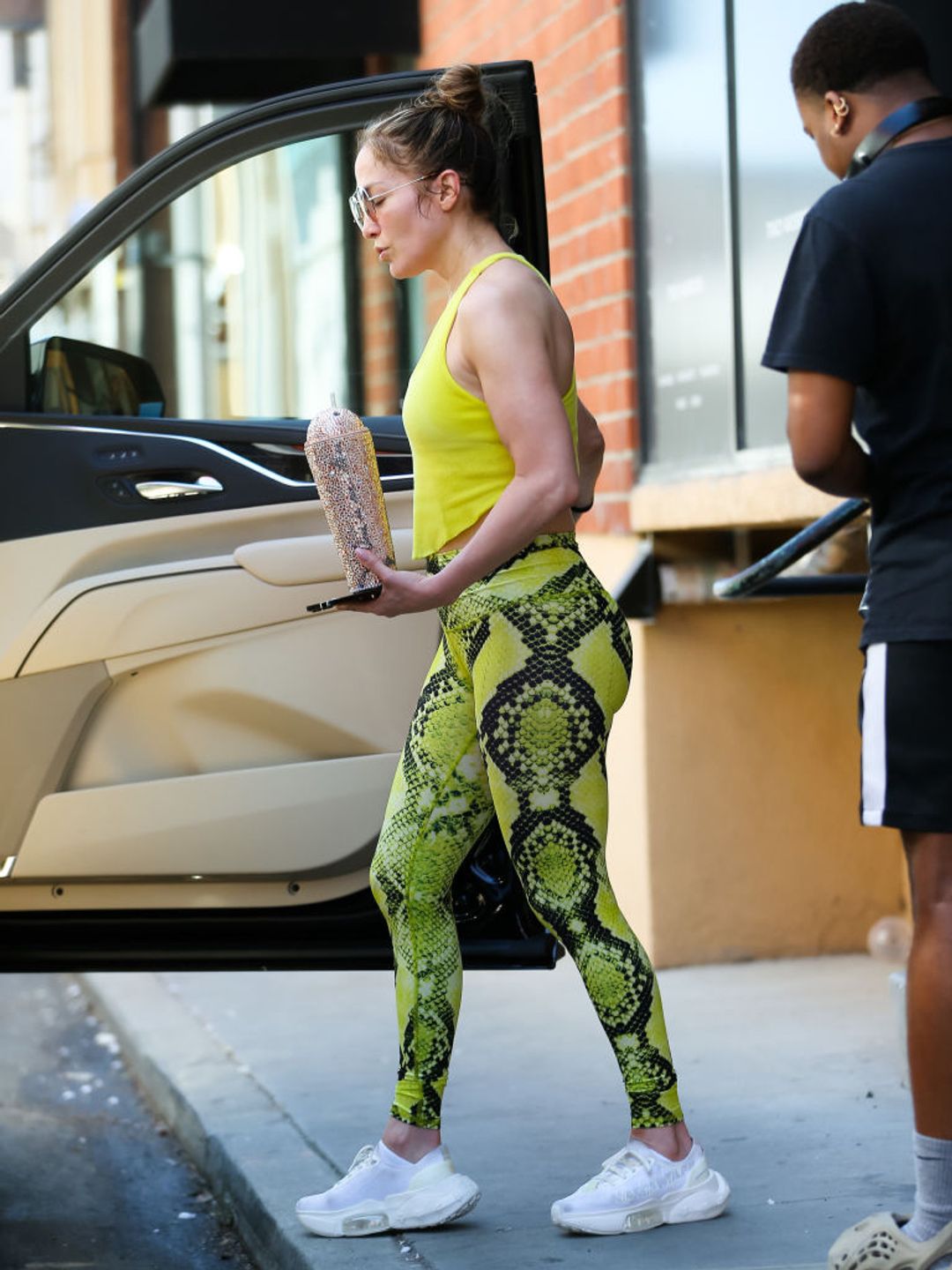 Jennifer Lopez wearing her gym gear 
